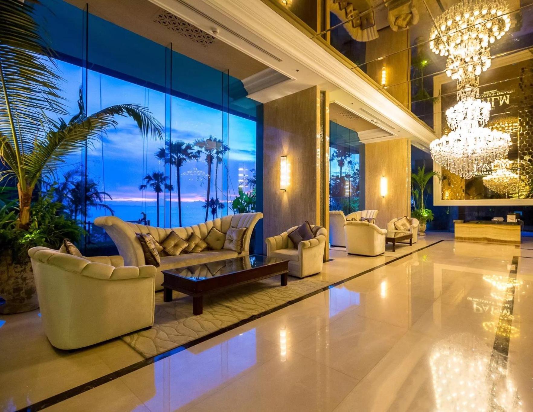 Luxurious Beachfront Pattaya Buitenkant foto