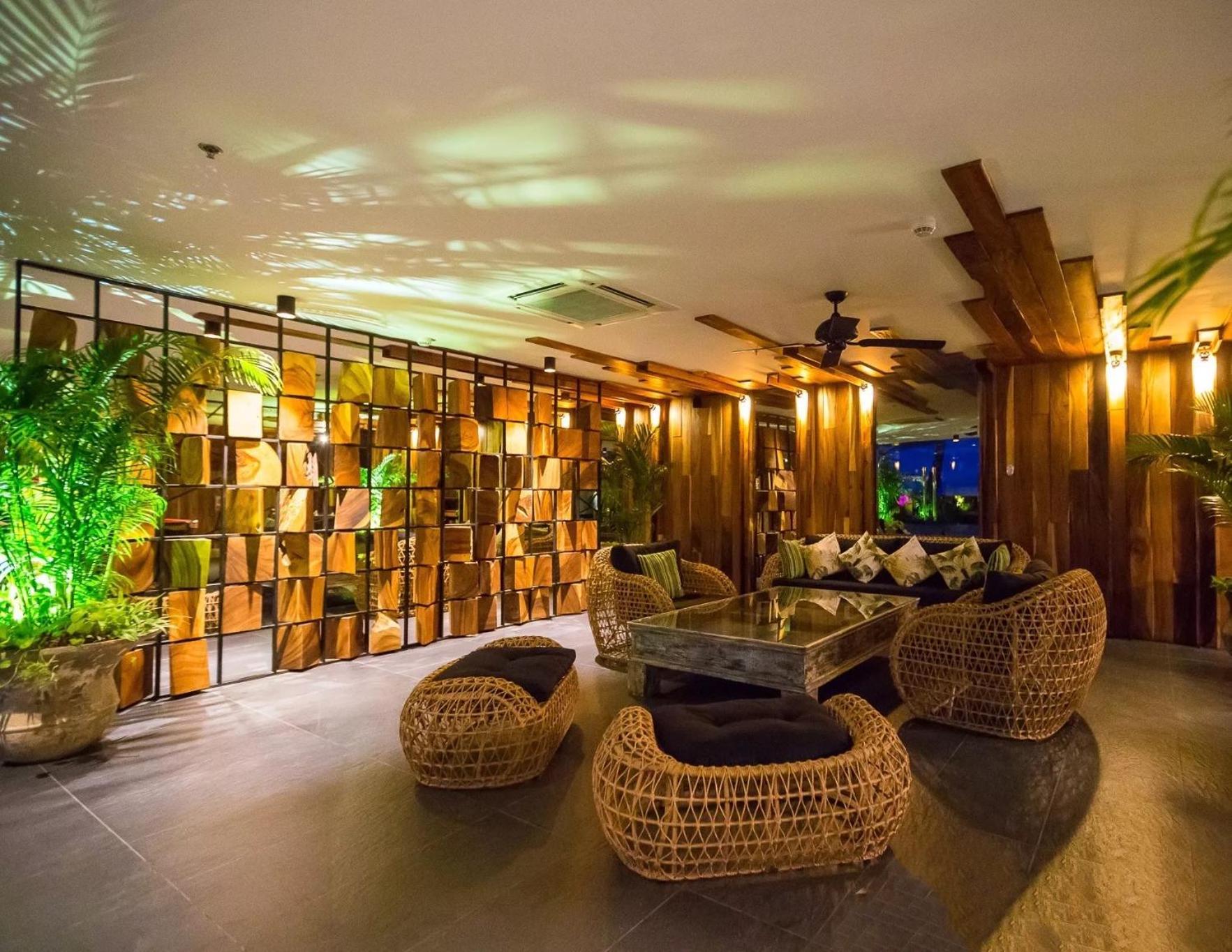 Luxurious Beachfront Pattaya Buitenkant foto