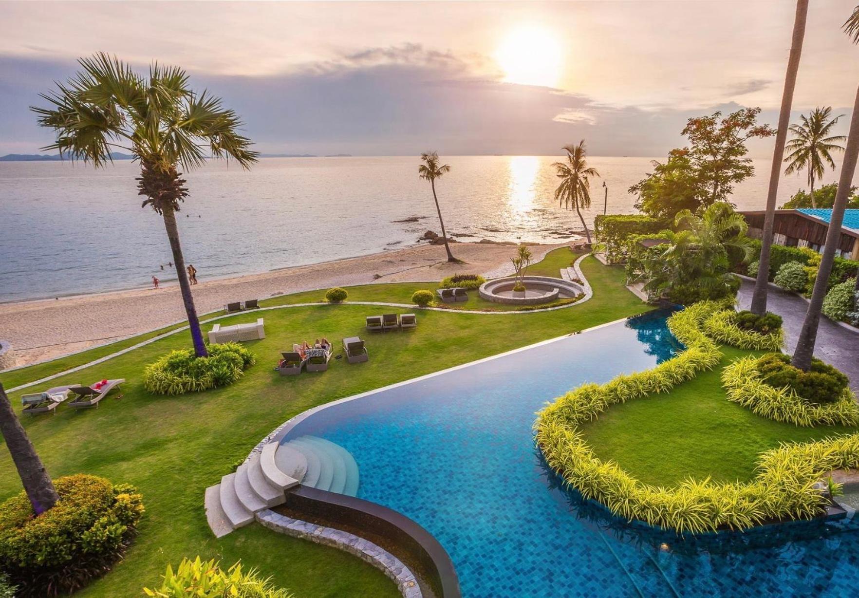 Luxurious Beachfront Pattaya Buitenkant foto