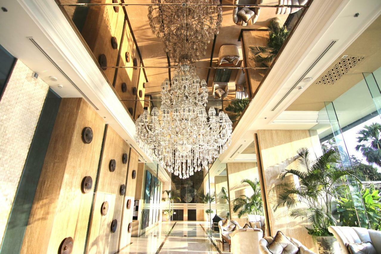 Luxurious Beachfront Pattaya Buitenkant foto