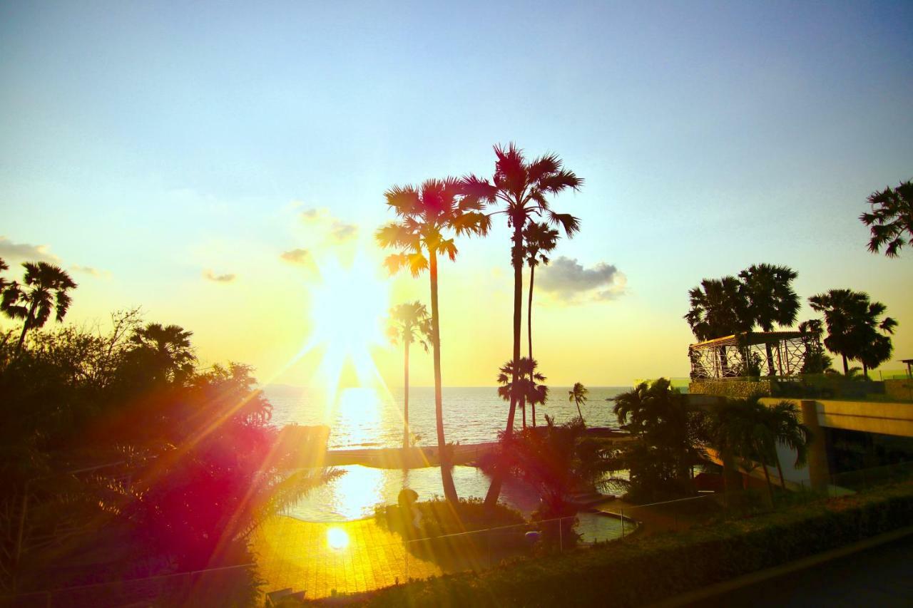 Luxurious Beachfront Pattaya Buitenkant foto