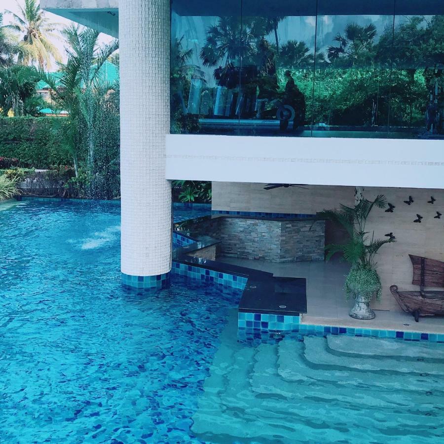 Luxurious Beachfront Pattaya Buitenkant foto