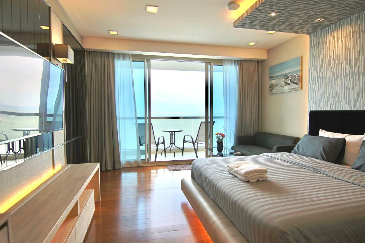 Luxurious Beachfront Pattaya Buitenkant foto