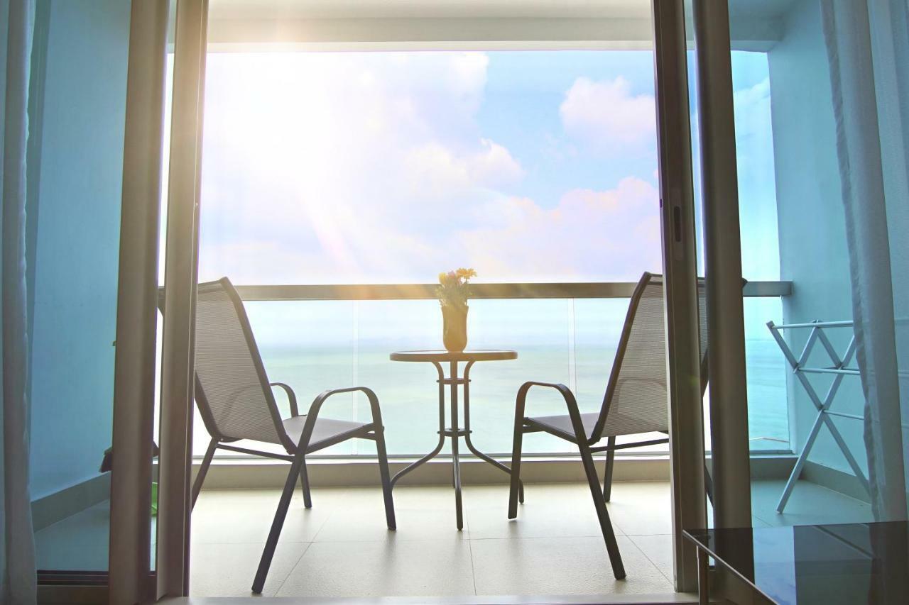Luxurious Beachfront Pattaya Buitenkant foto