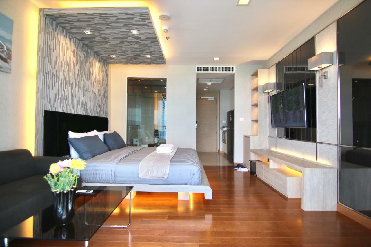 Luxurious Beachfront Pattaya Buitenkant foto